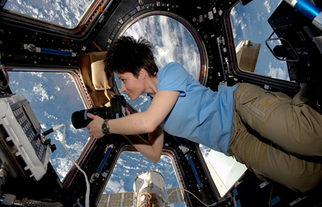 Comment recevoir des images envoyées par l'ISS avec un talkie-walkie ?