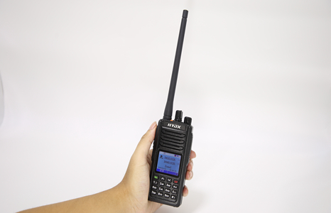 Quelles sont les spécialités des talkies-walkies bi-mode & bi-bande ?